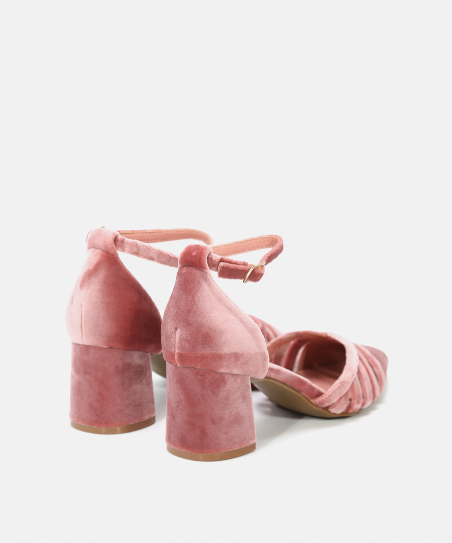 Zapatos tac&oacute;n terciopelo detalle image number null